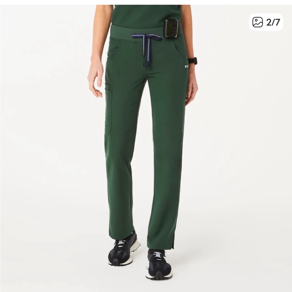 FIGS women's British Racing Dark Green  Kade™ - Tall Cargo Scrub Pants - M -Tall